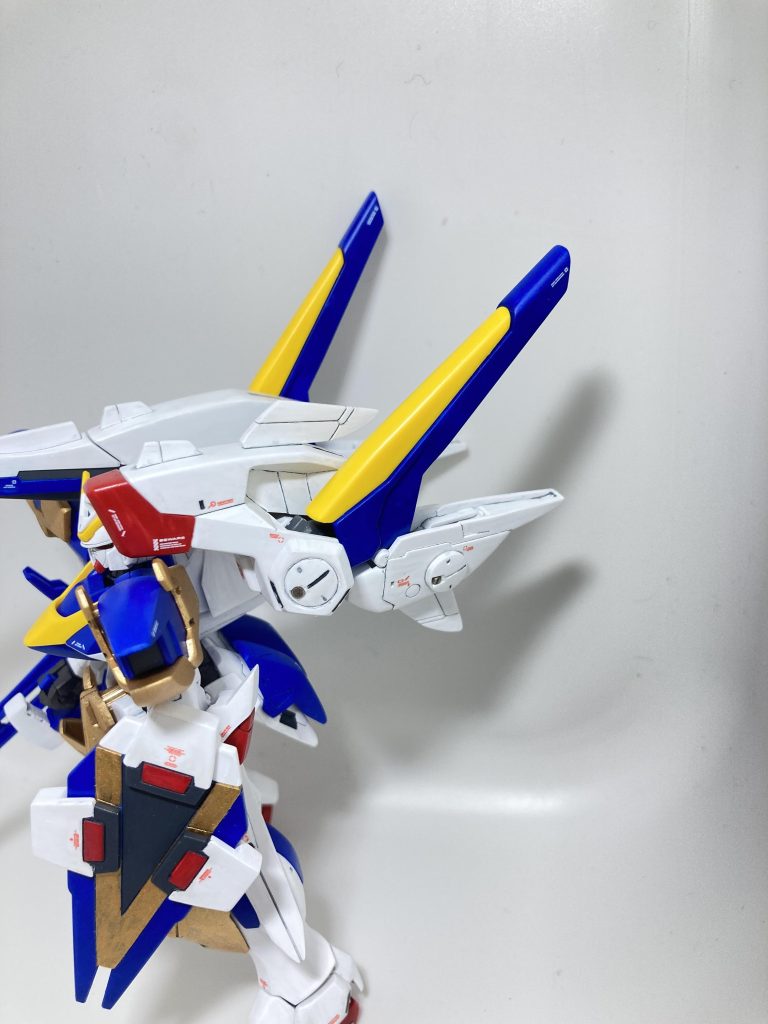 カスタマイズとして、•アサルト形態専用パーツを切った貼った•箇所箇所に、リベット打ち込んでみました