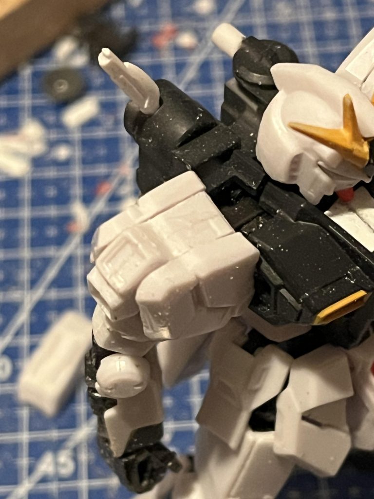 肩は3つに割ってボリュームを減らしてます。下腕も真ん中で割って細くしてます。