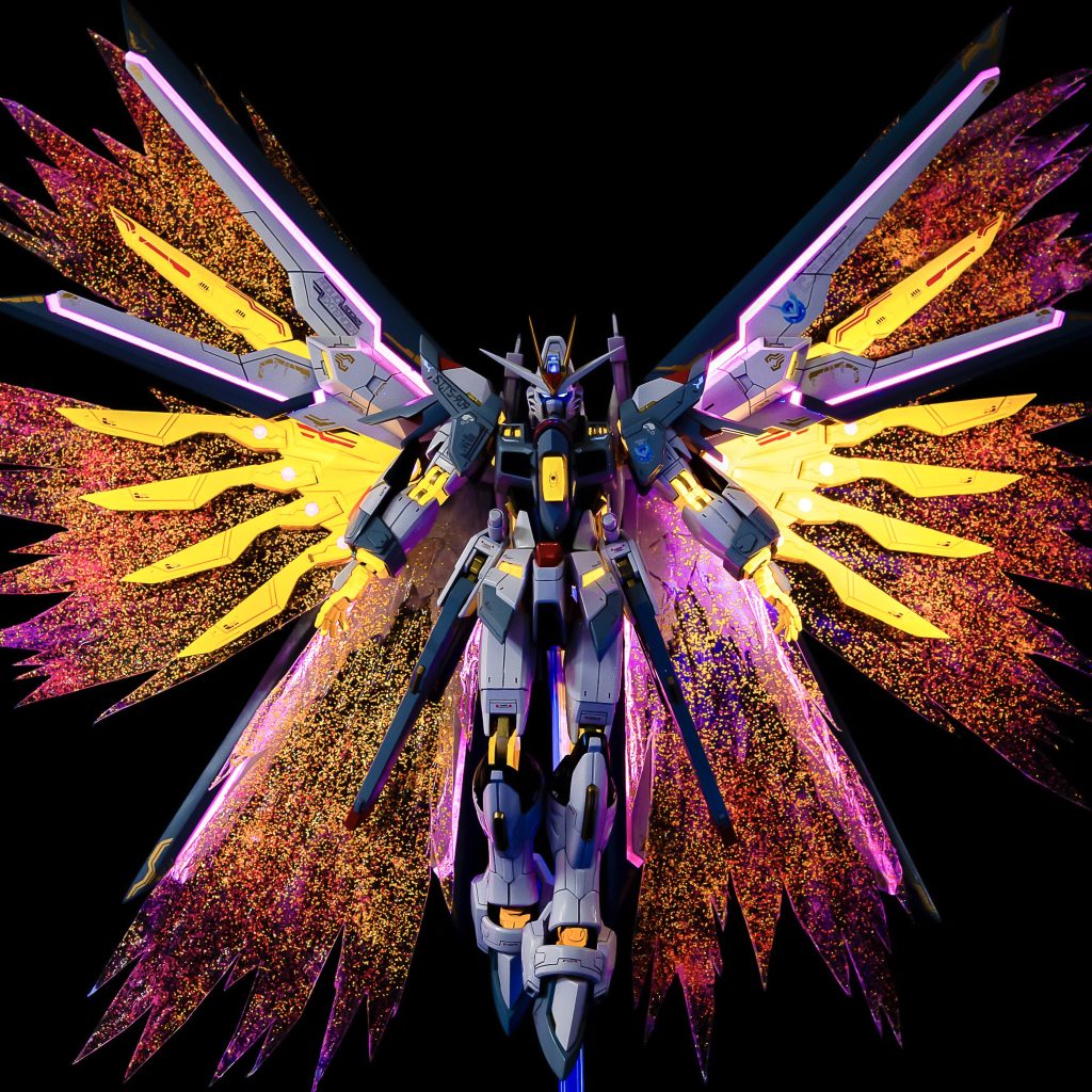 エンゲージ!!ナノ粒子エフェクトはリキテックスのジェルメディウムと百円均一のネイルアート用のラメパウダーで粒子の放出を表現しました。センサーやフレームは蛍光塗料で塗装しているためUVライトに反応して発光します。ラメパウダーはUVライトに反応するものを選別しました。