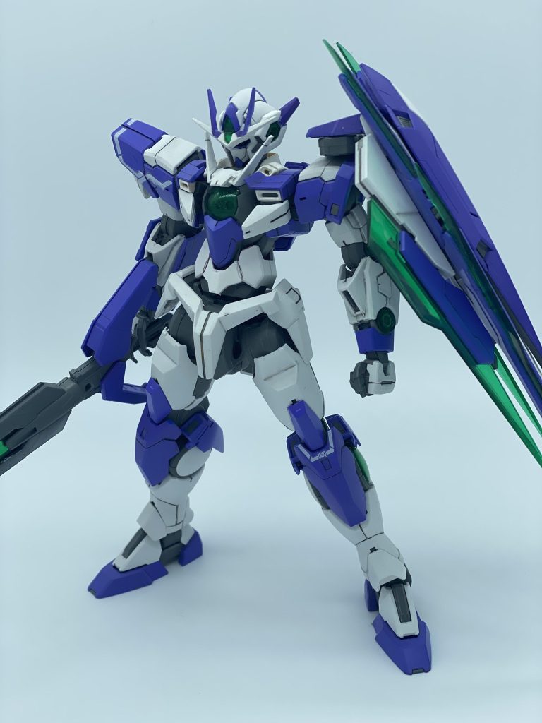 なるべくオリジナルカラーで制作を目標にブルーやイエロー部を変更して塗装しております、下地(サフ)を当時知らなかったので首周りに成形色のイエローが隠蔽しきれてないですね…