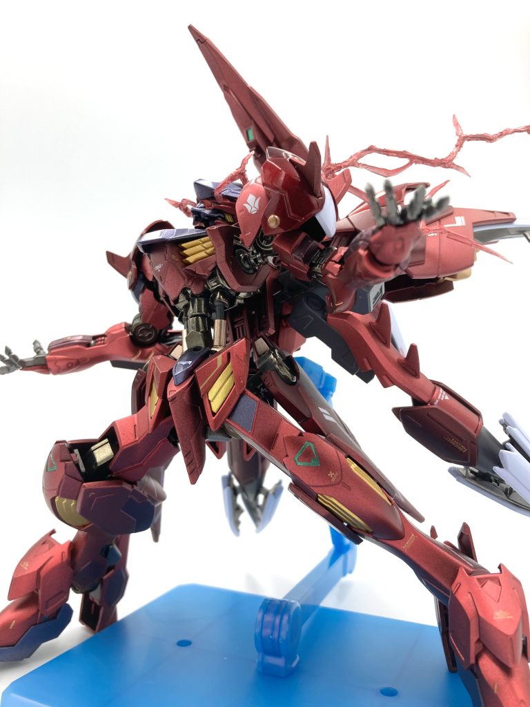 ビルドシリーズは見たことないのでよく分かりませんが、元がルプスなわけですし当然リミッター解除できますよね??眼光エフェクトには針金を入れてるため、かなり自由に形を変えれます