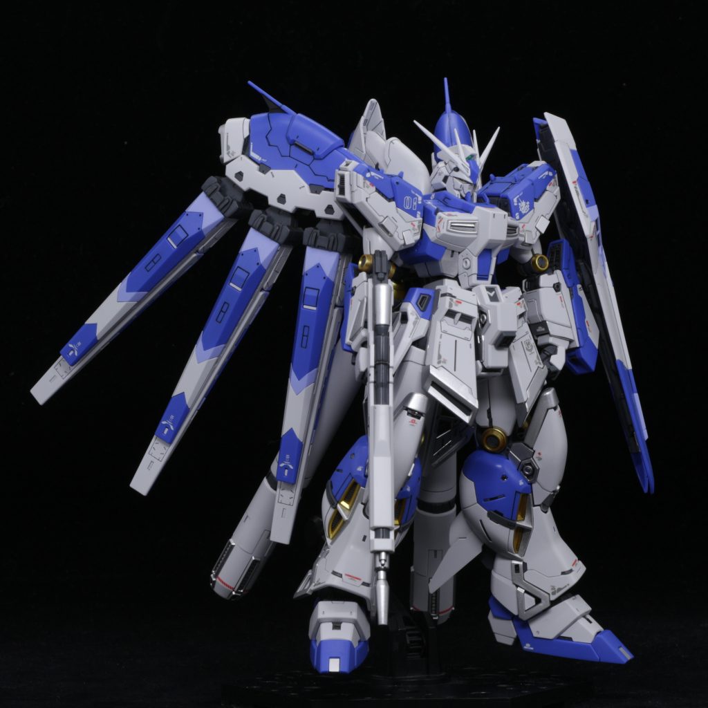 頭部アンテナの延長＆シャープ化。パネルラインはタガネで彫り直し。