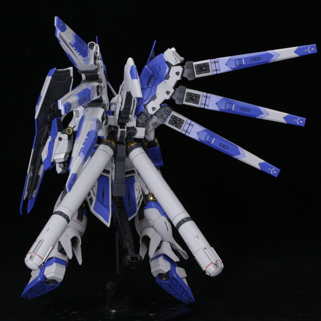 プロペラントタンクが巨大です。こいつのおかげで，ディスプレイスタンドなしでも自立します＾＾；。