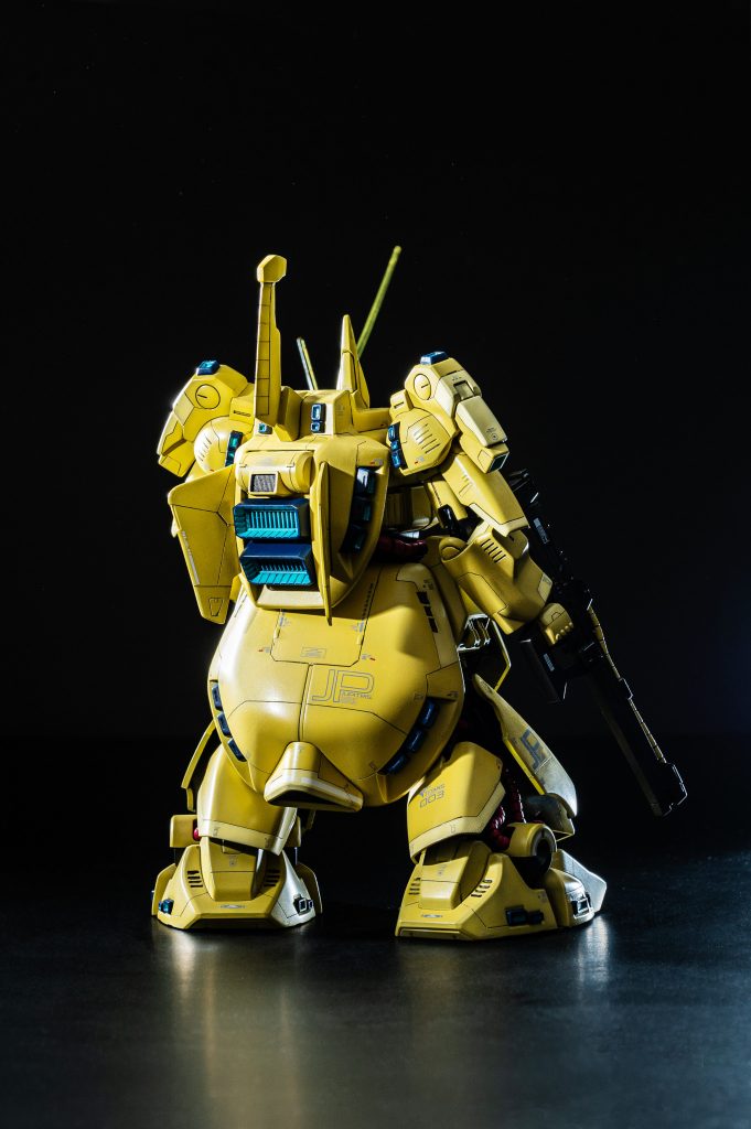 背中の垂直バインダーは、友人がパーツを紛失してしまっていたので、当方にて自作しました。