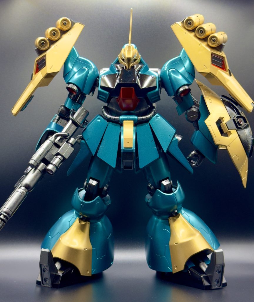 ギュネイといえば、昔は「なんかうるせえやつだな」って思ってましたけど、年をとって改めて彼を知ると、なんとも歯がゆいというか、若さならではの未熟さみたいなものがあってすごく味のあるキャラだなと思います。強化人間といえど心はまだ未熟というか、これぞまさに戦争の恐ろしさだなと思うわけです。ガンダムシリーズは、そういう心のやりとりというか、考えさせられるところが多いのも本当によくできた作品だなと思います。