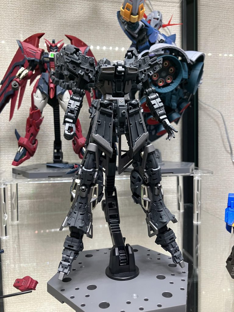 RG Hi-νガンダム–2枚目/制作者：mondrian