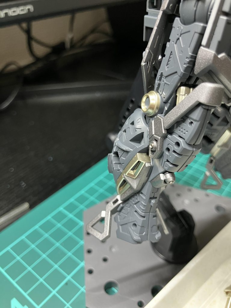 RG Hi-νガンダム–4枚目/制作者：mondrian