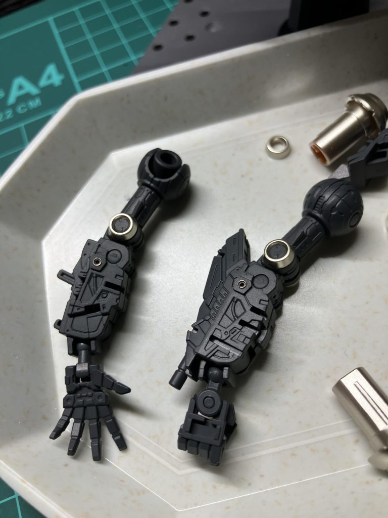 丸モールドは開口し、アポジモーターにてディテールアップ