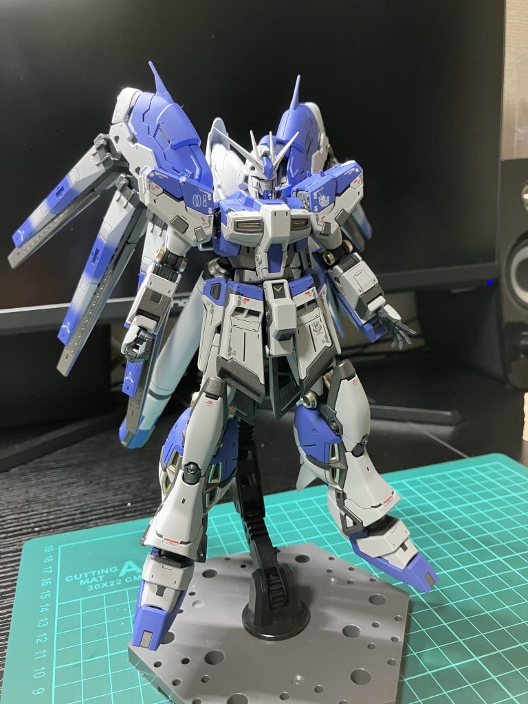 RG Hi-νガンダム–2枚目/制作者：mondrian