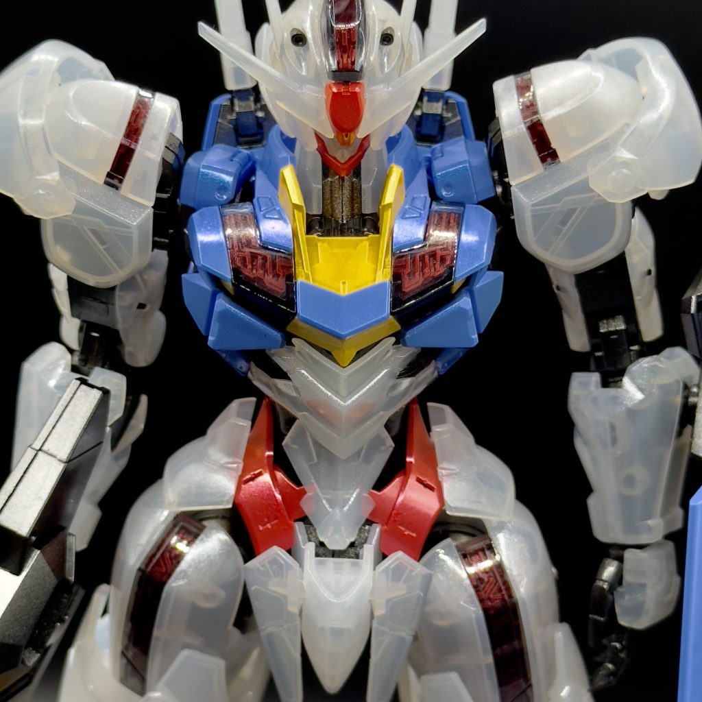 シェルユニットのカバーはクリアコートだけ。中のパーツはガイアノーツのパールプレミアムレッドブリリアントを吹いて、先に光沢でコートしてからクリアパーツを被せてます。そうすることで内部パーツの金属感が、いい感じに主張してくれるようになりました。