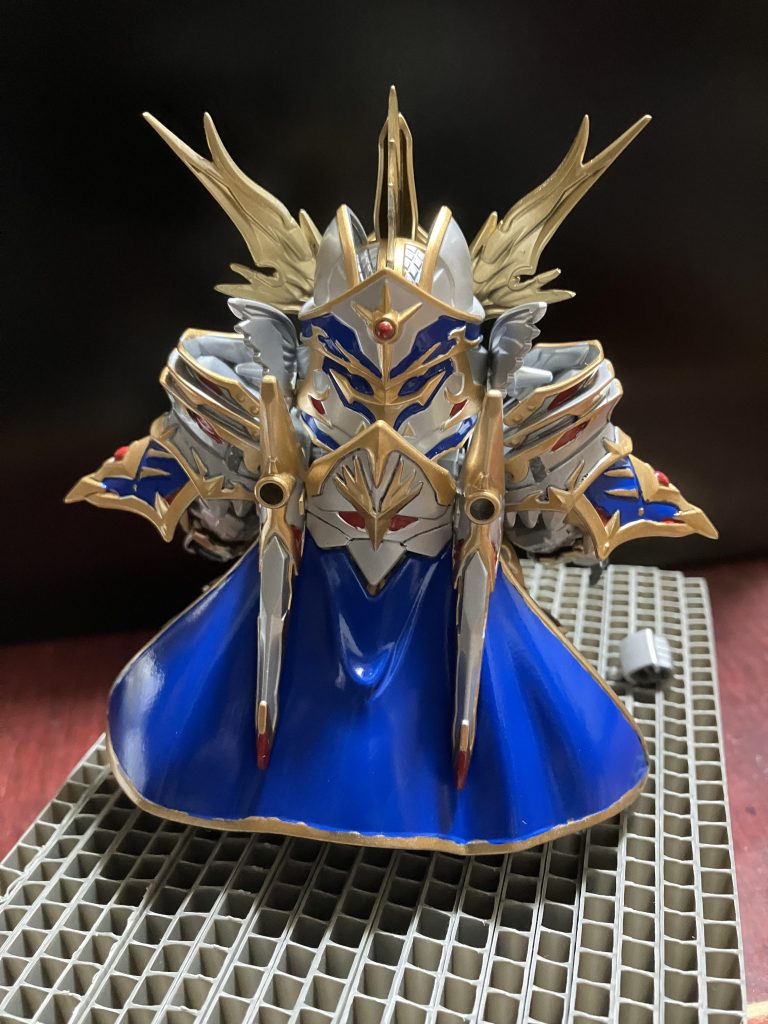 〈後ろ〉あれ？マントの金ラインはみ出てる🫣後で、コッソリ修正しとくかな。