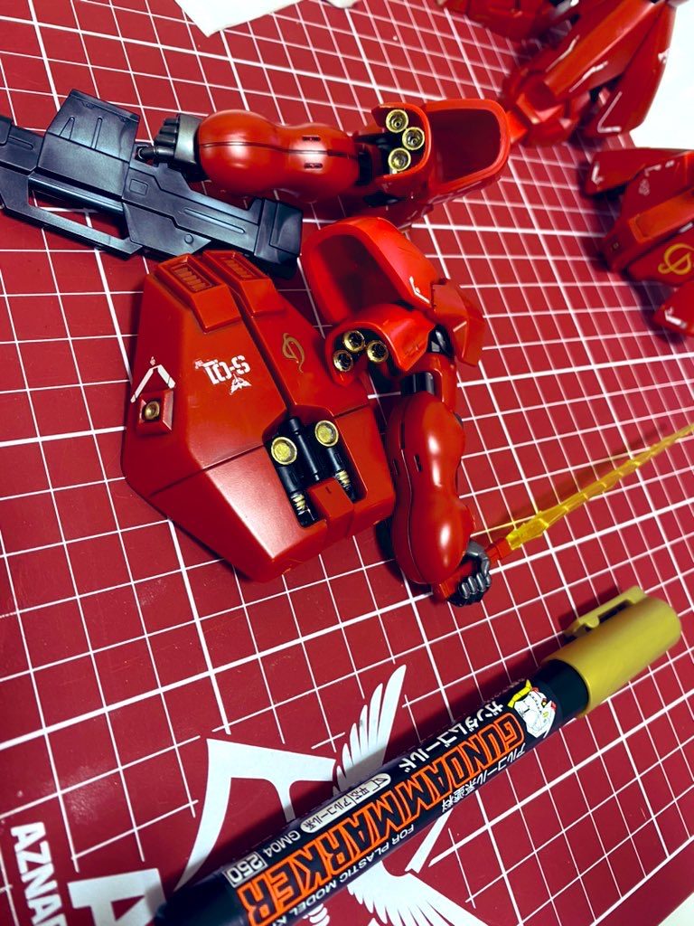 重ねてゴールドを塗りました！