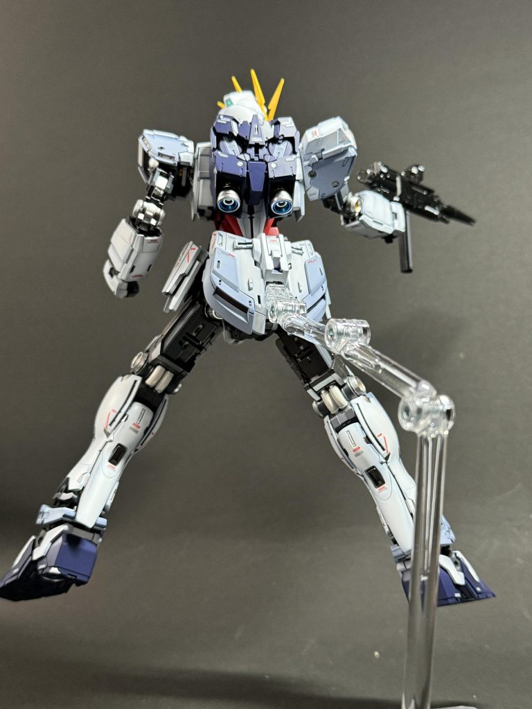 今回フレーム剥き出しだったので所々、塗り分けを頑張ってみました。