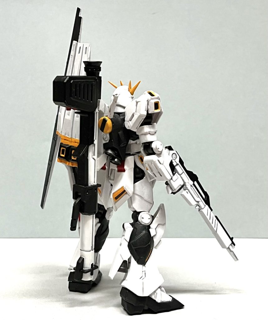 ランドセルやふくらはぎのバーニア追加。バズーカーは、ファーストガンダムのモノを改造してます。ファンネルは2つ間引きました。