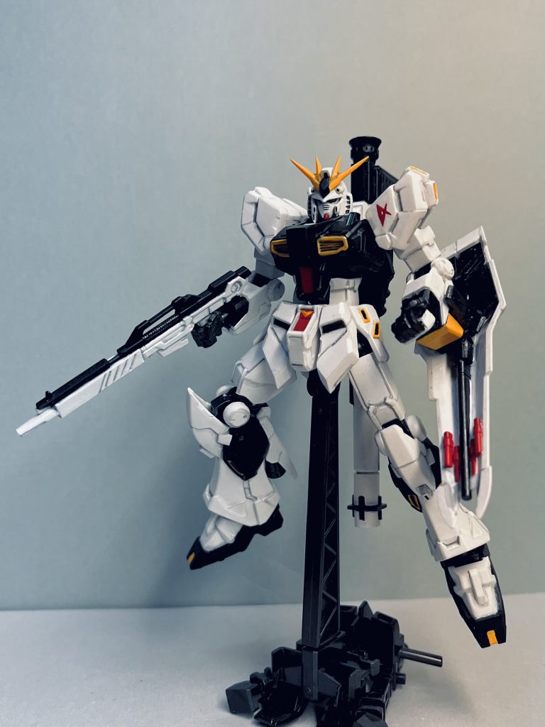 もともと全体的なプロポーションやディテールは良かったので、今回はGフレームのサザビーと並べて小さく見える様に心掛けました。