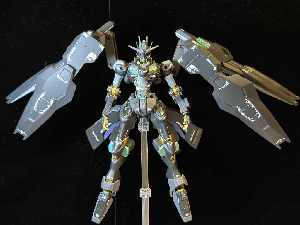 風神装備はHGジャイオーンのビッグアームを流用し、腰部にはHGべギルべウのバックパックをつけました。