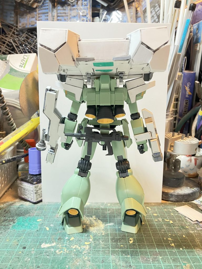 写真だとセンサーが奥行きがあるためか、かなり大きく見えてしまいますが実物はそこまでないです♪