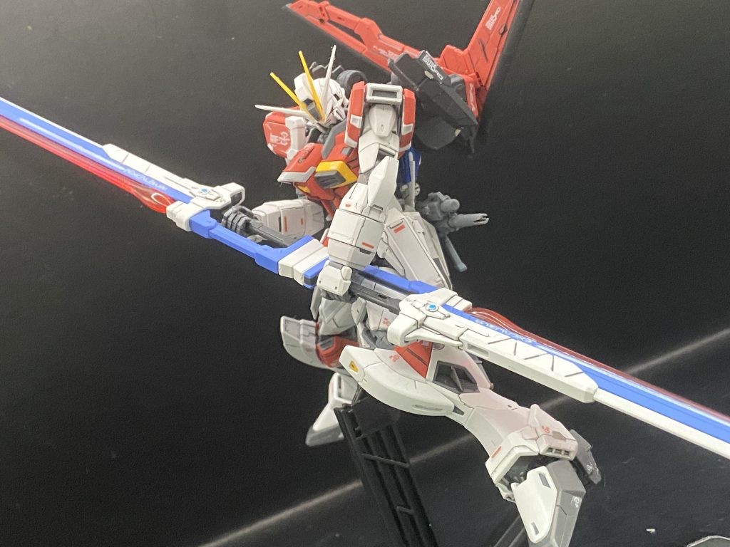 逆側のポーズで締め。今回は部分塗装なしの墨入れ付属デカール、つや消しフィニッシュの簡単仕上げです。ただRGでも後期キットなだけあり簡単仕上げでもこのかっこよさ、関節もしっかりしてるのでRGらしからぬ堅牢さです。この後はこいつを元にミキシング予定なので見納めにパシャパシャしました。