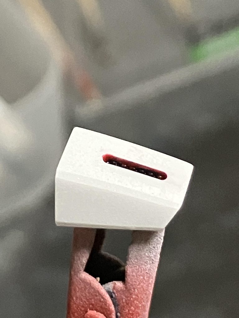 設定画でダクトの側面が赤くなってたのでプルプルしながら頑張りました。