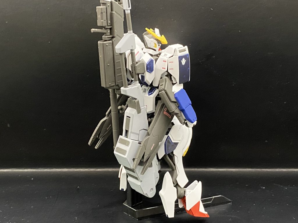 全身を前後から片方だけ空いてるのは寂しかったのでウェポンセットから滑空砲を装備して迫力さらにドンって感じです。