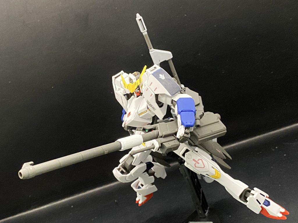 そしてバルバトス様滑空砲を構えてポーズ！やっぱりこの滑空砲かっこいいですね