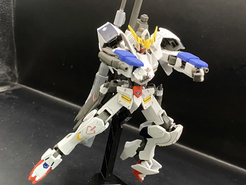 両腕部機関砲射撃武器を仕込んだ腕部っていいですよね。腕を前に出してポーズするだけで様になる！