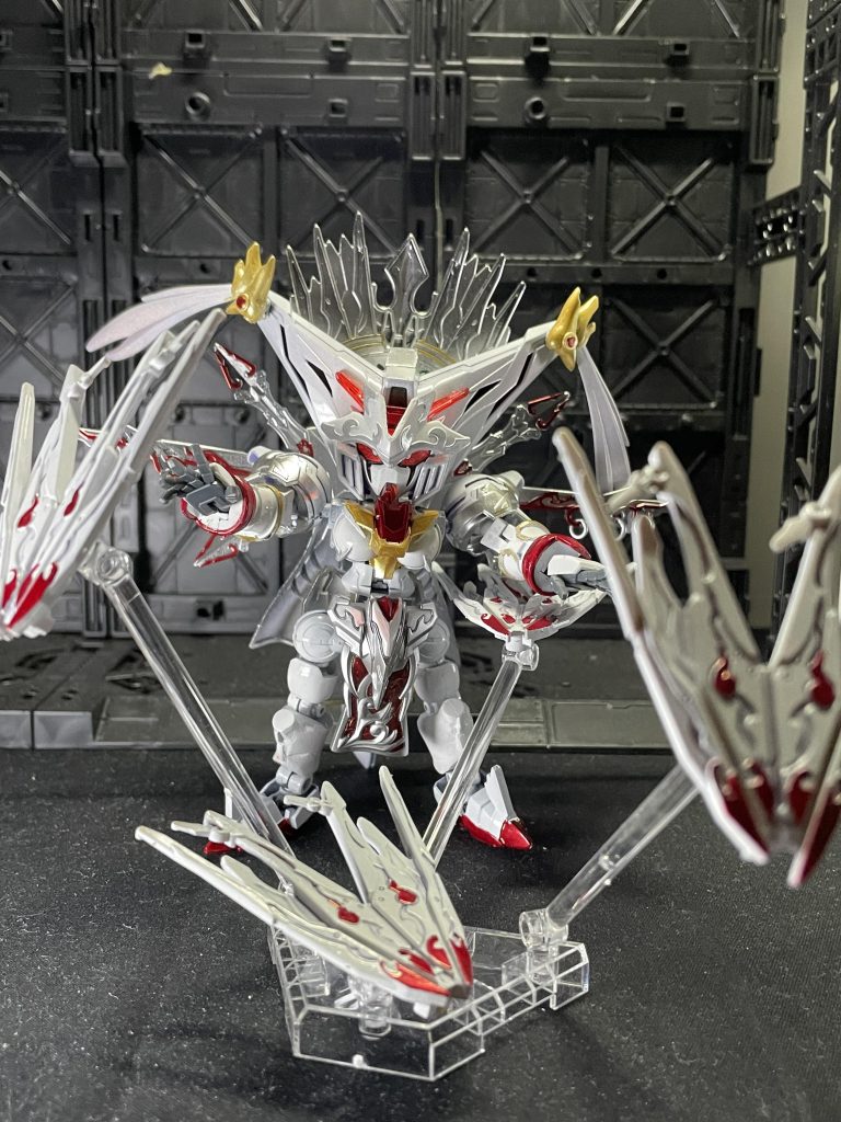 九本の尾が顕現し、それを自在に操る独狐求敗のマスターガンダムがイメージ元です