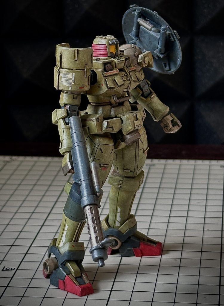 全体の印象がボヤッとしてるので腹部もグレーにすれば良かった