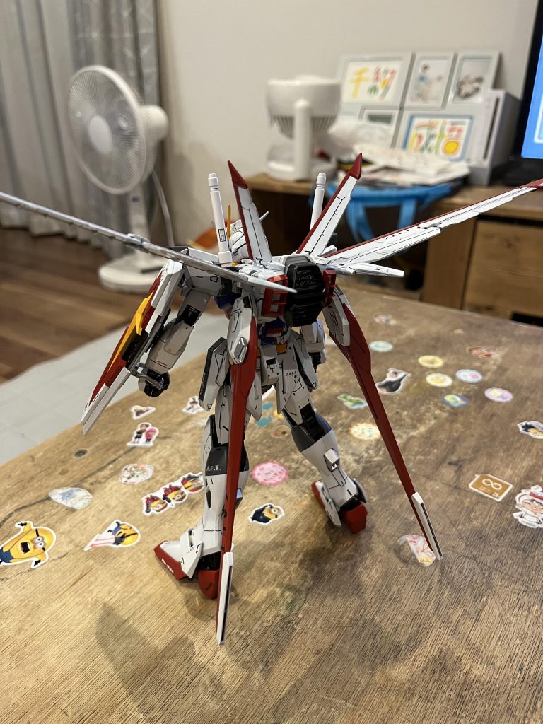 フォースシルエットも黒から白へ変更して、更に主人公機の雰囲気を出しました