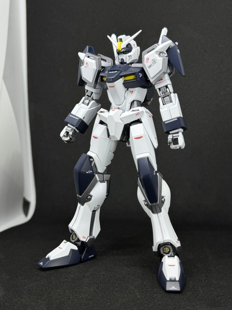 中身のデュエルガンダムに関しても少しアレンジして塗装しました。中の人繋がりで、◯ルメタル◯ニックのラムダドライバ搭載のアームスレイブをモチーフにしてカラーをチョイスしていますw