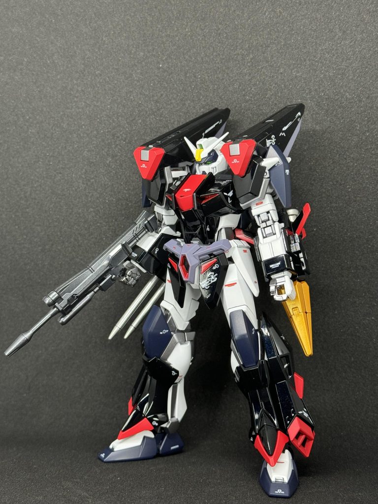 正面からミラコロ搭載って事で装甲のメインの部分に関してはテカテカ仕上げでwガイア 黒サフ → EXクリア → プリズムブルーブラック → EXクリア といった感じです。