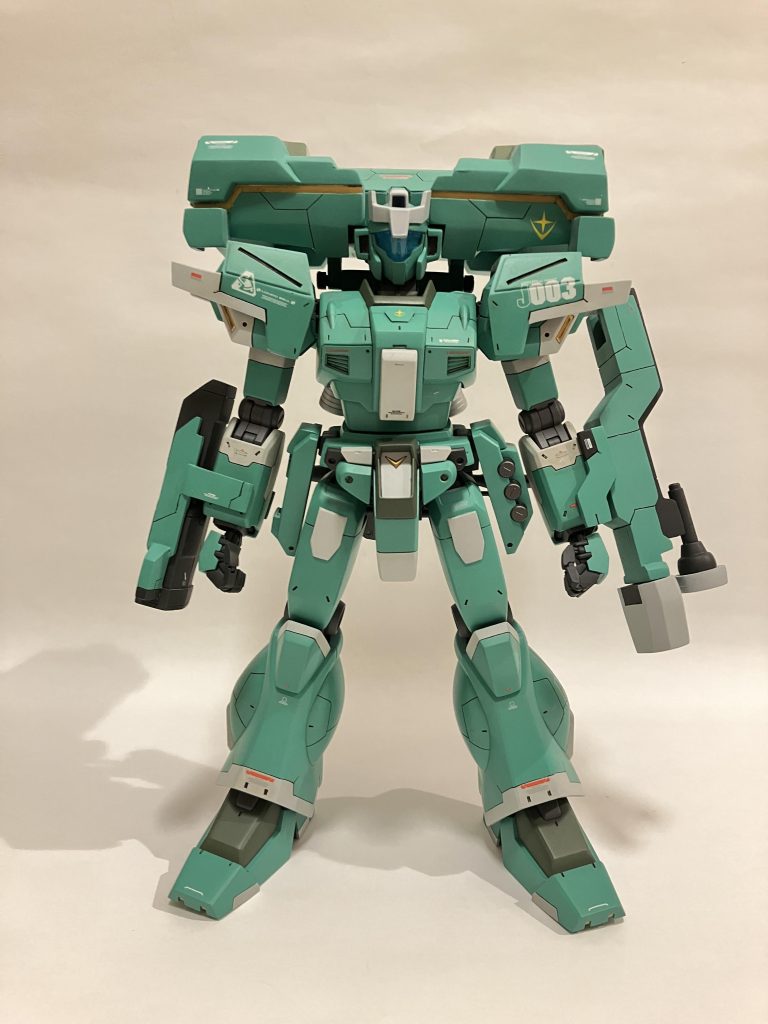 本体があまりにもシンプルだったのでスジボリをメインにと部分的に色を変えて情報量アップ♪(๑ᴖ◡ᴖ๑)♪キットであるD型には、専用の水転写デカールが付属でしたから説明書通りの位置に貼り、余りのデカール+追加でさらに増やしてみました部隊配属はネェル・アーガマ隊に(^∇^)頭部センサーのデカいNAマークが一番大事‼️
