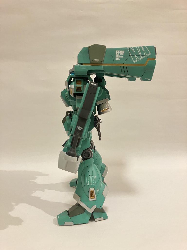 初めてスジボリの上からデカール貼り、被ったデカールを切る行為、かなり緊張しました