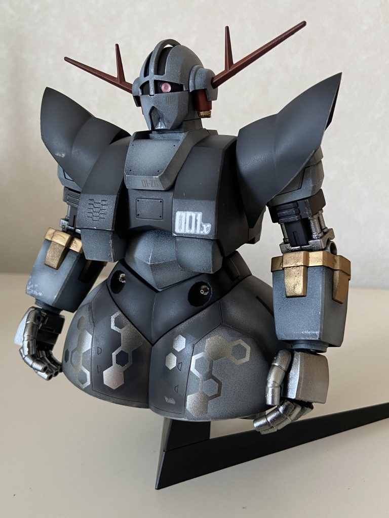 RGジオングかっこいいなぁ…と思いながら、当時やっと手に入ったHGジオングです✨アニメの色より、リアルタイプカラーっぽく仕上げたくて、こんな感じにしました😅