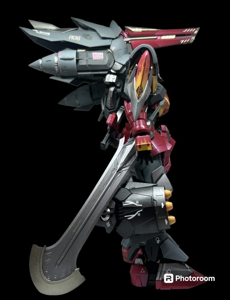 主砲?はボディーカラーに合わせました。剣は先端を塗り分けてます。