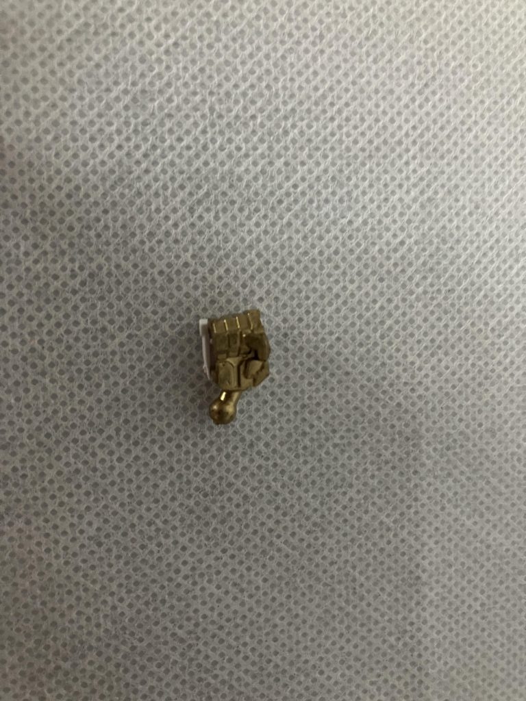 なにかしらのハンドパーツを金色に。