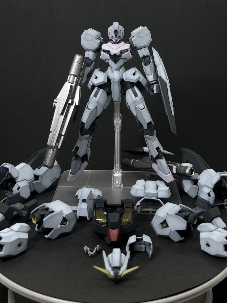 ガンダム ヴォルヴァです。ガンビットじゃないので、ガンダムの名前をつけました。ウルの装甲をパージできます。はめ込みとネオジム磁石で固定しています。パージ、装備を繰り返すとリアルウェザリングされ味が出てきます😅