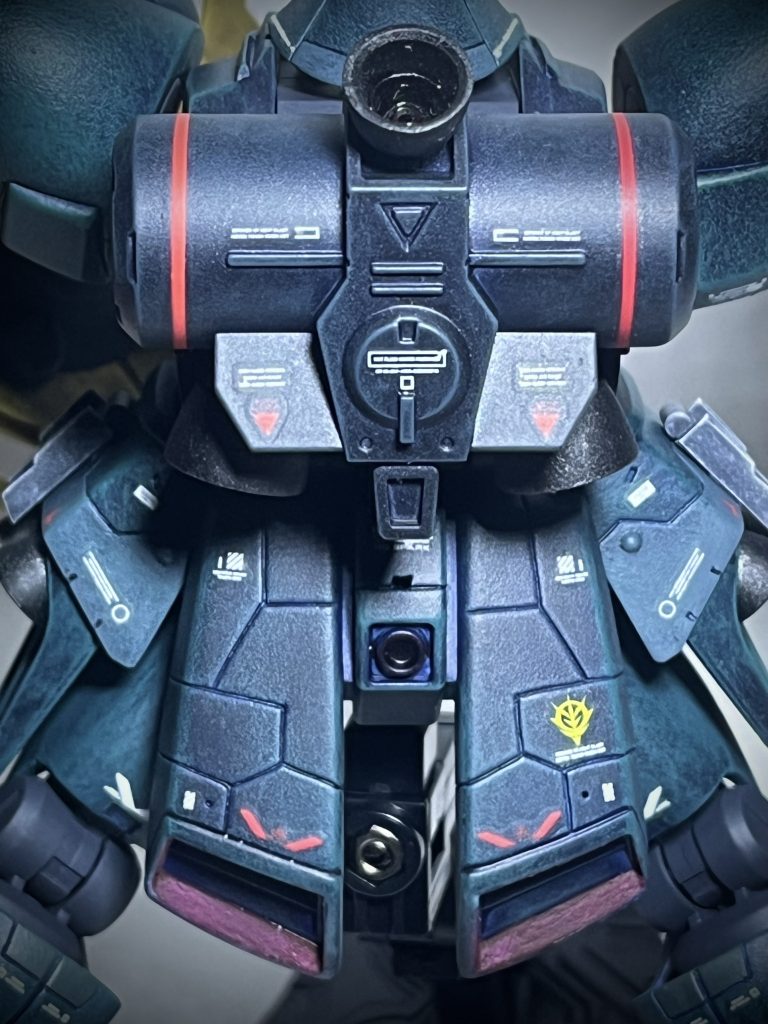 各所筋彫り実施し、デカール貼りを行いました。