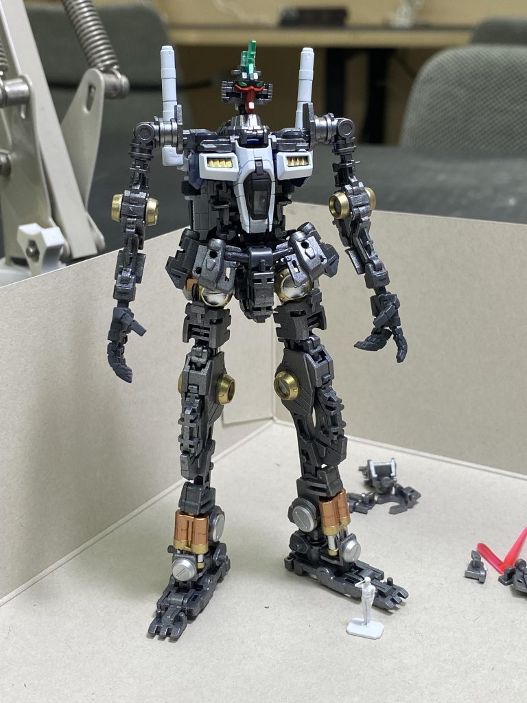 内部フレームABSということで、プライマー→メカサフスーパーヘヴィ→スターブライトアイアンで全体を塗装。