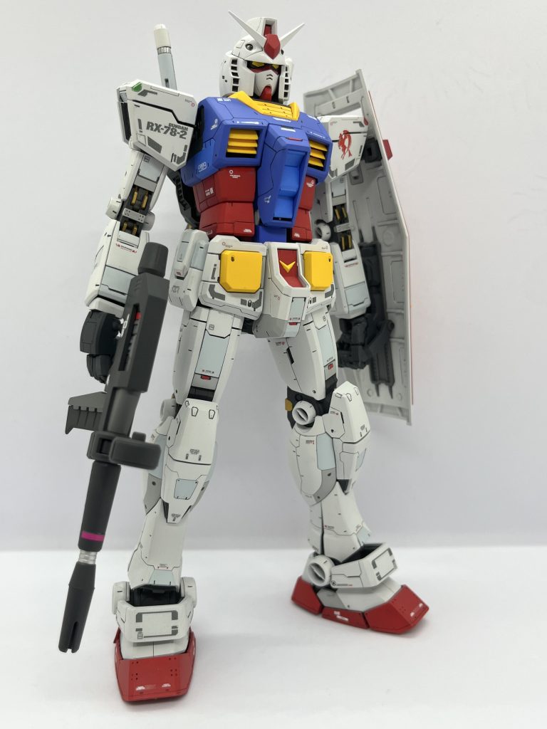 右側面から。左肩はアムロのパーソナルマーキングに変更しました。