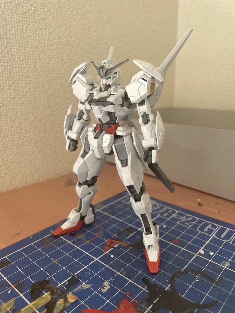 こちら仮組みです。そこからフレーム、脚部、腰部の肉抜きを埋めるなどし、胴体フレームはエアリアルから移植し固定化しました。