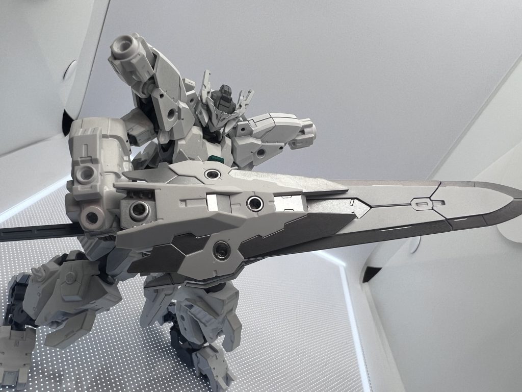 ちなみに大剣と盾は合体することで重量と威力を増大させる強化武装となります（名前は未定）