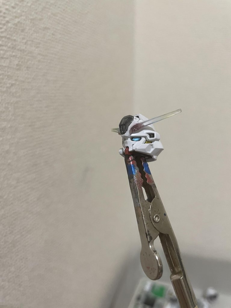 センサー類はガイアカラーのプリズム ミントグリーンブルーを採用しました。光の当たる角度で印象が変わるように施しました。