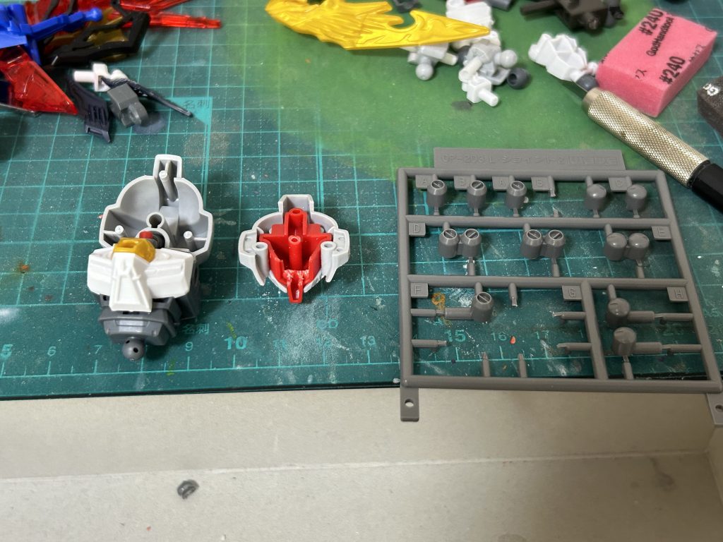 首のところは稼働が欲しかったのでネットなどでよく見かけるようなものを作成。元の基部にジョイント仕込んでしっかり動けるように