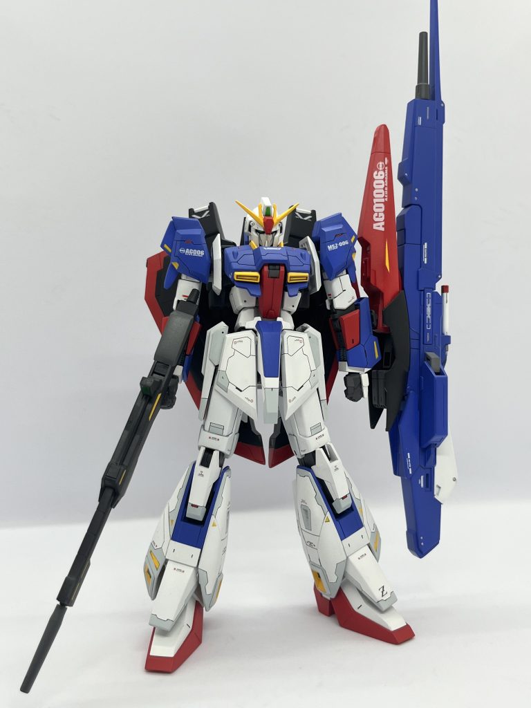 正面から。デカールはRG版の他、コトブキヤさんのコーションデカールを多用しています。(コトブキヤのデカールは安価かつデザインも秀逸でかなりお気に入りです🤩)