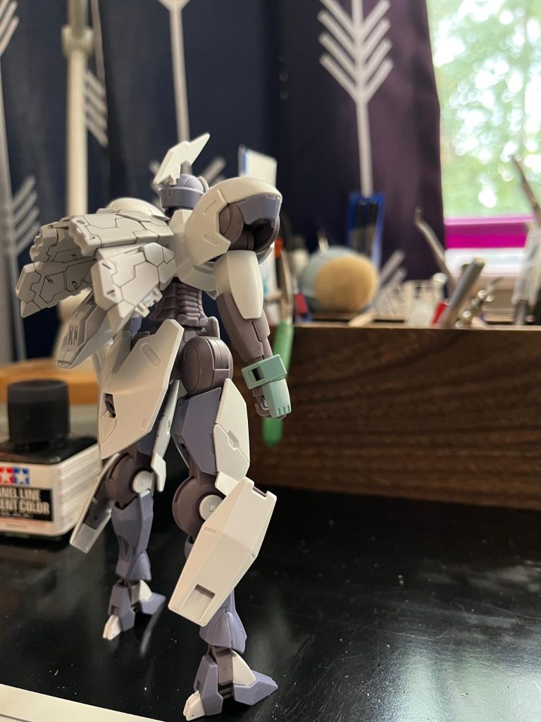 はい、この手はアーチャーから来ました… いや、ハインドリーです。この段階では刻線がまだ追加されていないため、装甲の情報量が不足しているのがわかります。