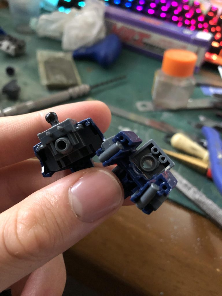 今回はストライクルージュのパーツを使用しましたが、ストライク系なら大体同じやり方でいけます。しかし、ダガー系など接続にポリキャップを使うタイプもあるので、構造をよく確認してから改造してください。あとは接続例です。