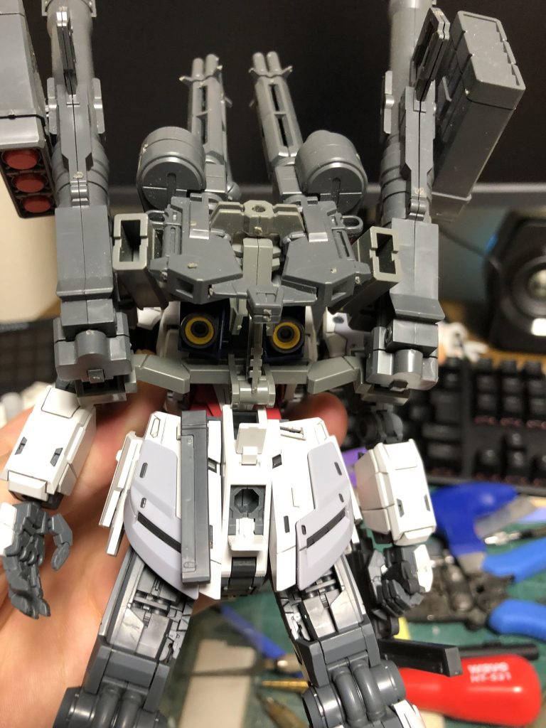 背面パーツは無改造で取り付けれるのでそのまま。