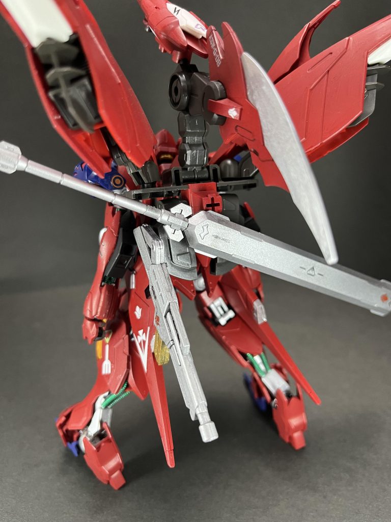 3mmジョイントを埋め込んでいるので武器は背部にマウント可能付属のランスもめちゃ良かったんですが、ライドの機体ということでなるべくバルバトスと鉄華団に寄せる武装チョイスをしてみました。タービンズや鉄華団、大事な物たちをマーキングとしてその身に刻んだバルバトス