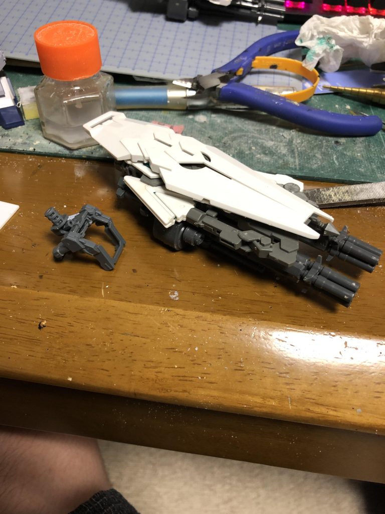 腕武装は無改造では無理だったので接続パーツを自作していきます。